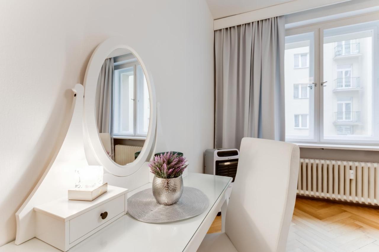 Exclusive Riverside Apartment In The Heart Of 프라하 외부 사진