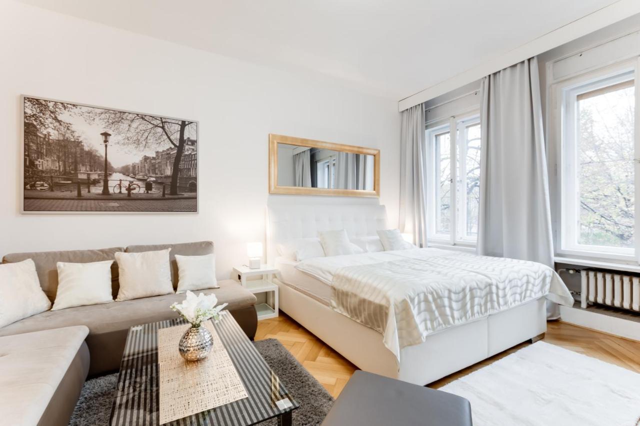 Exclusive Riverside Apartment In The Heart Of 프라하 외부 사진