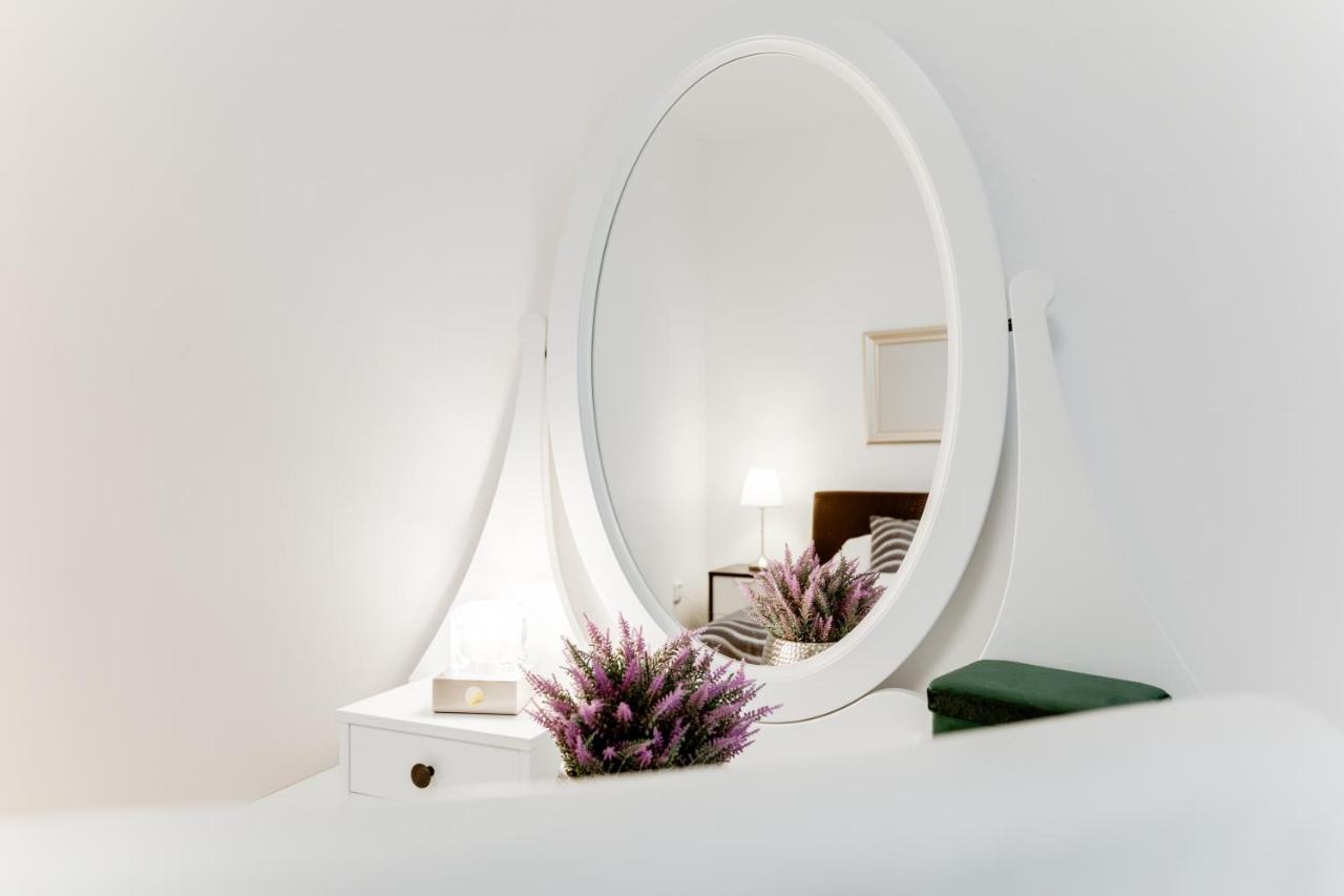 Exclusive Riverside Apartment In The Heart Of 프라하 외부 사진