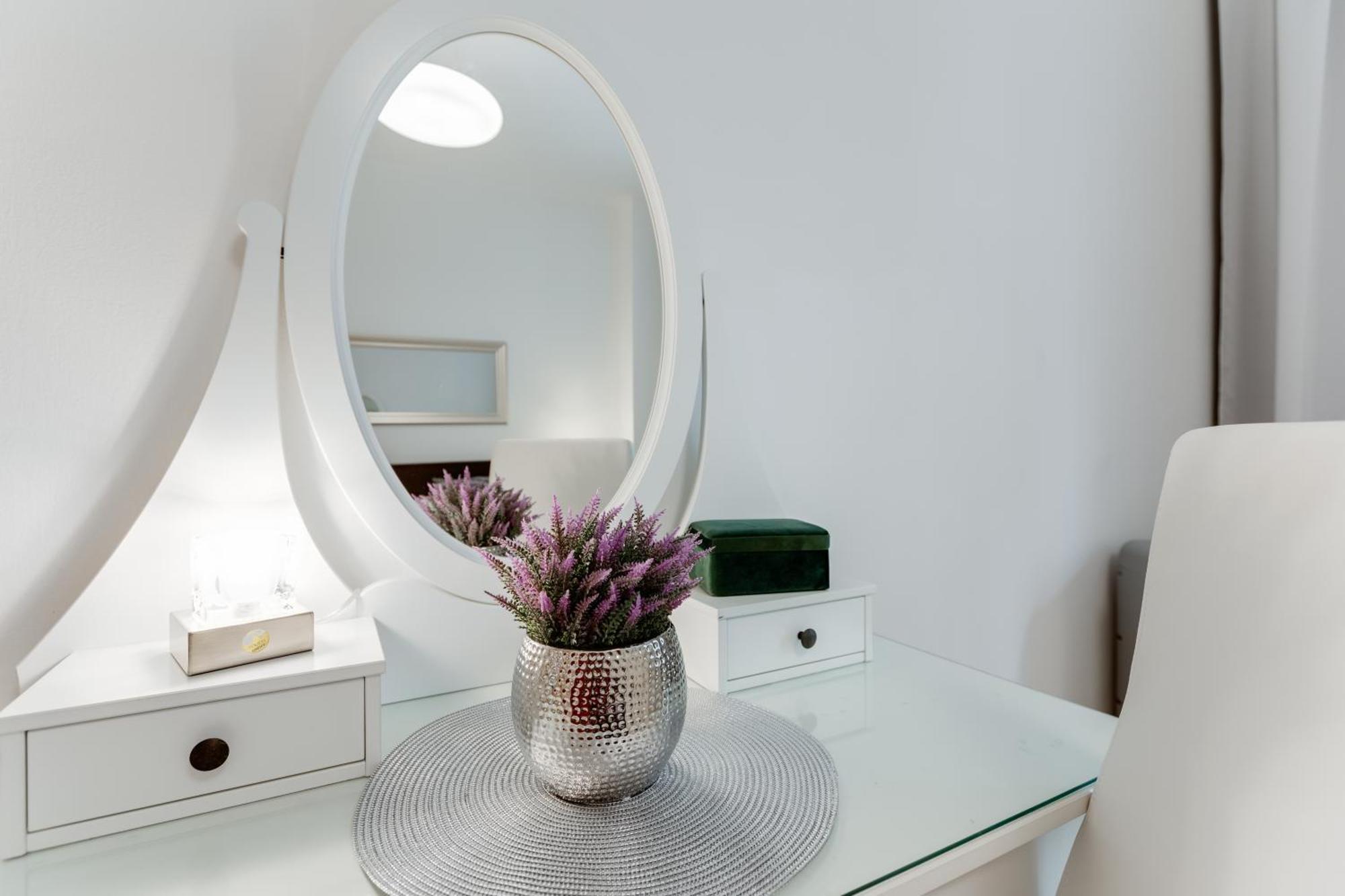 Exclusive Riverside Apartment In The Heart Of 프라하 외부 사진
